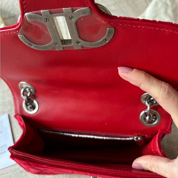 New Salvatore Ferragamo red Gancini turnlock flap quilted velvet bag - Picture 8 of 9